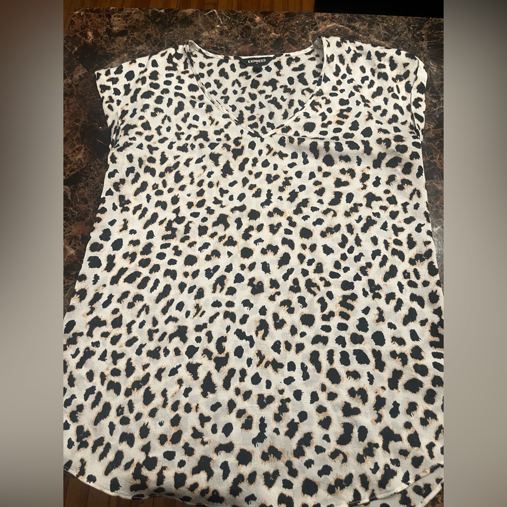 Size M express cheetah blouse